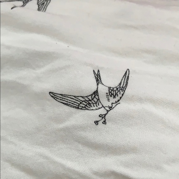 BLACK & WHITE EAGLE PRINT BLOUSE!!! - Picture 7 of 10